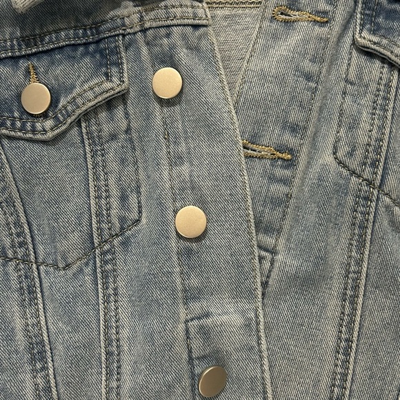 The Perfect Jean Jacket - Picture 2 of 4